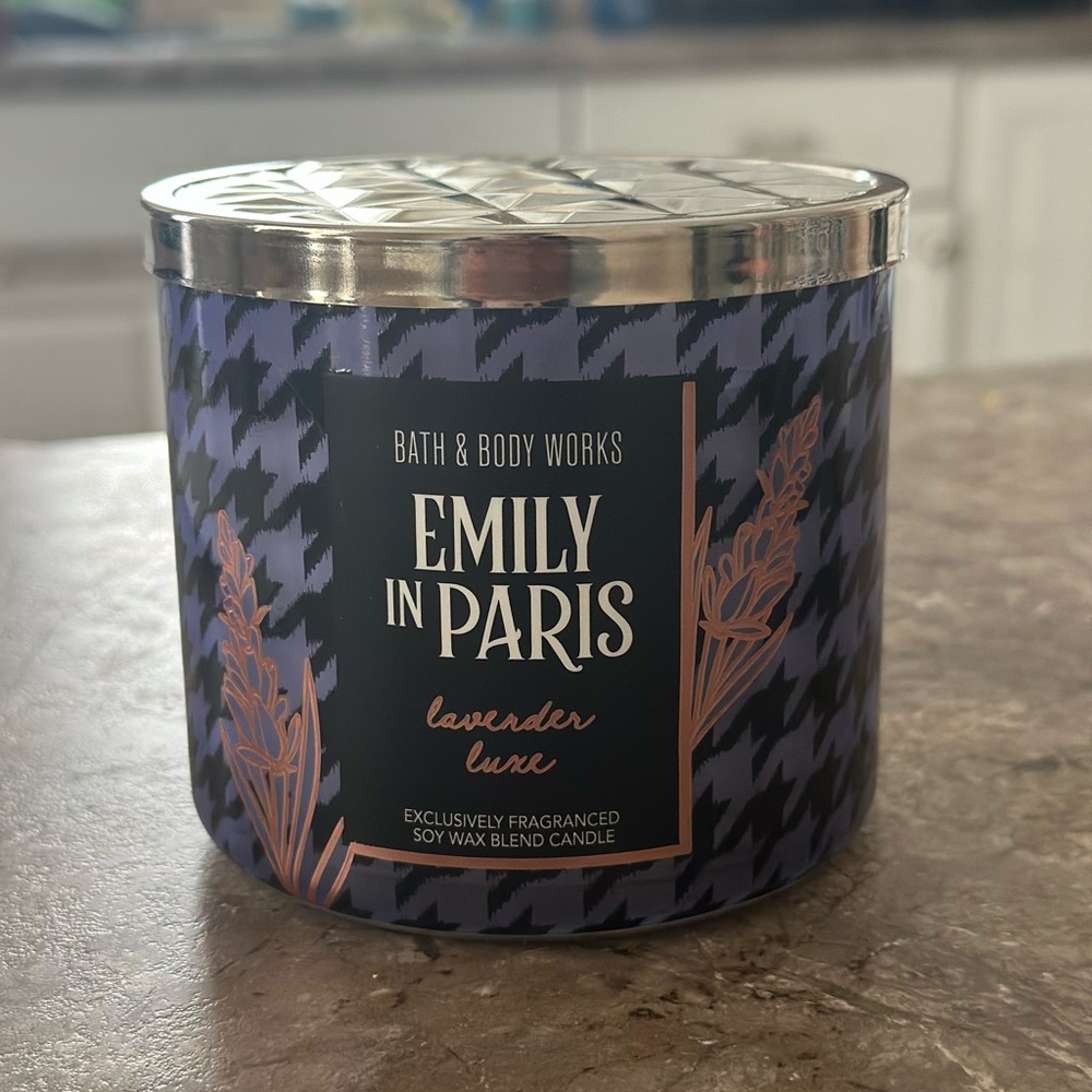 Bath & Body Works Emily in Paris Lavender Luxe Candle - Purple & Rose Gold